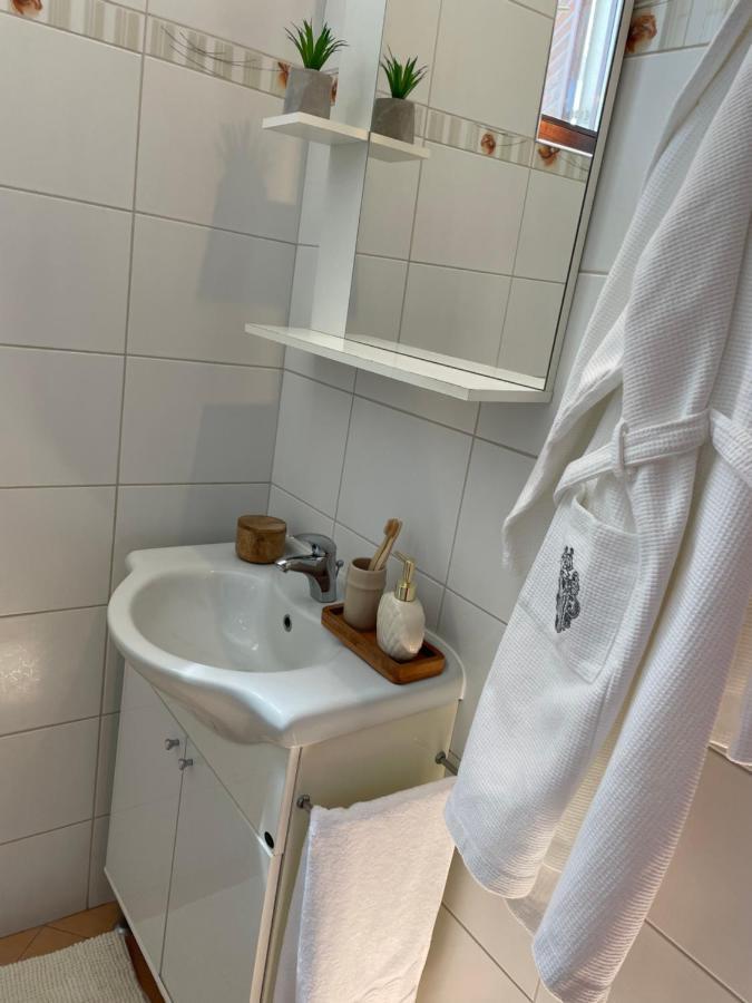 Apartma Leone Apartments With Free Parking Pula