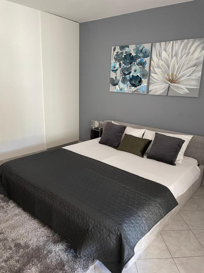 Leone Apartments With Free Parking