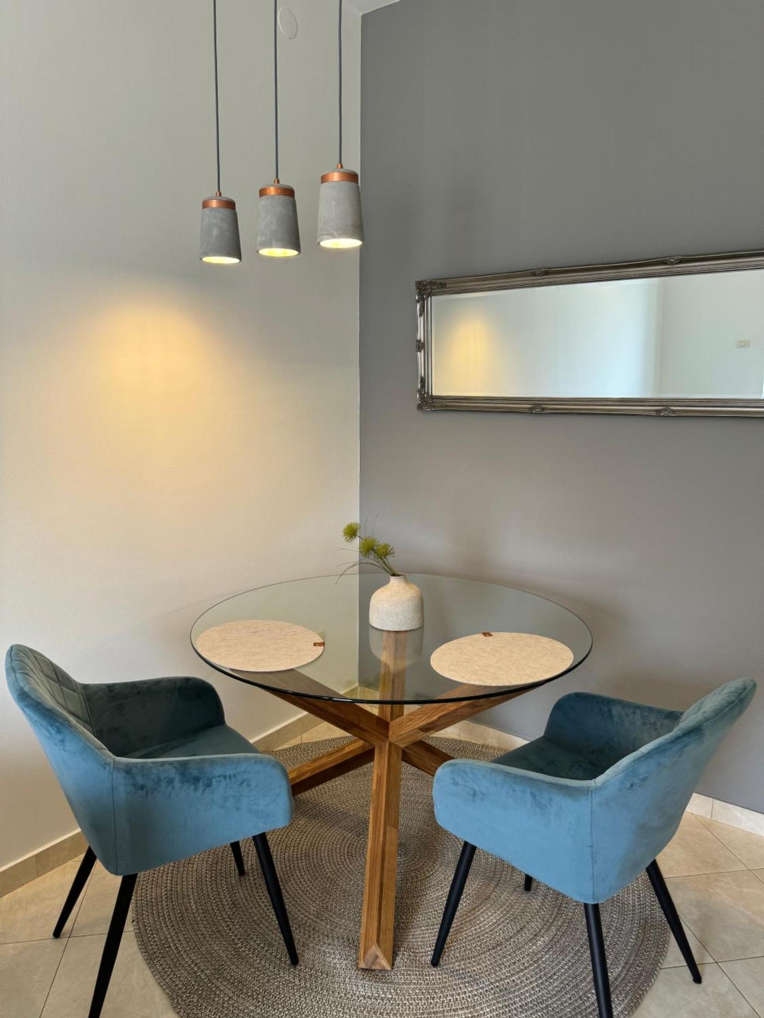 Leone Apartments With Free Parking *